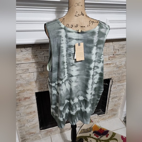 Democracy green and white tie dye Tank top plus size 3X new!!! - Picture 3 of 5